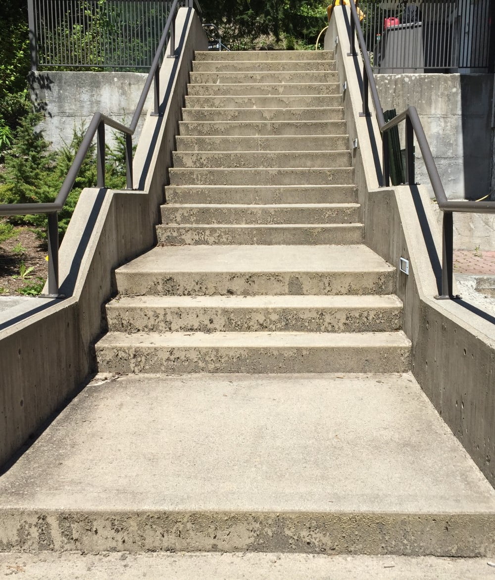 Stairs before pressure washing